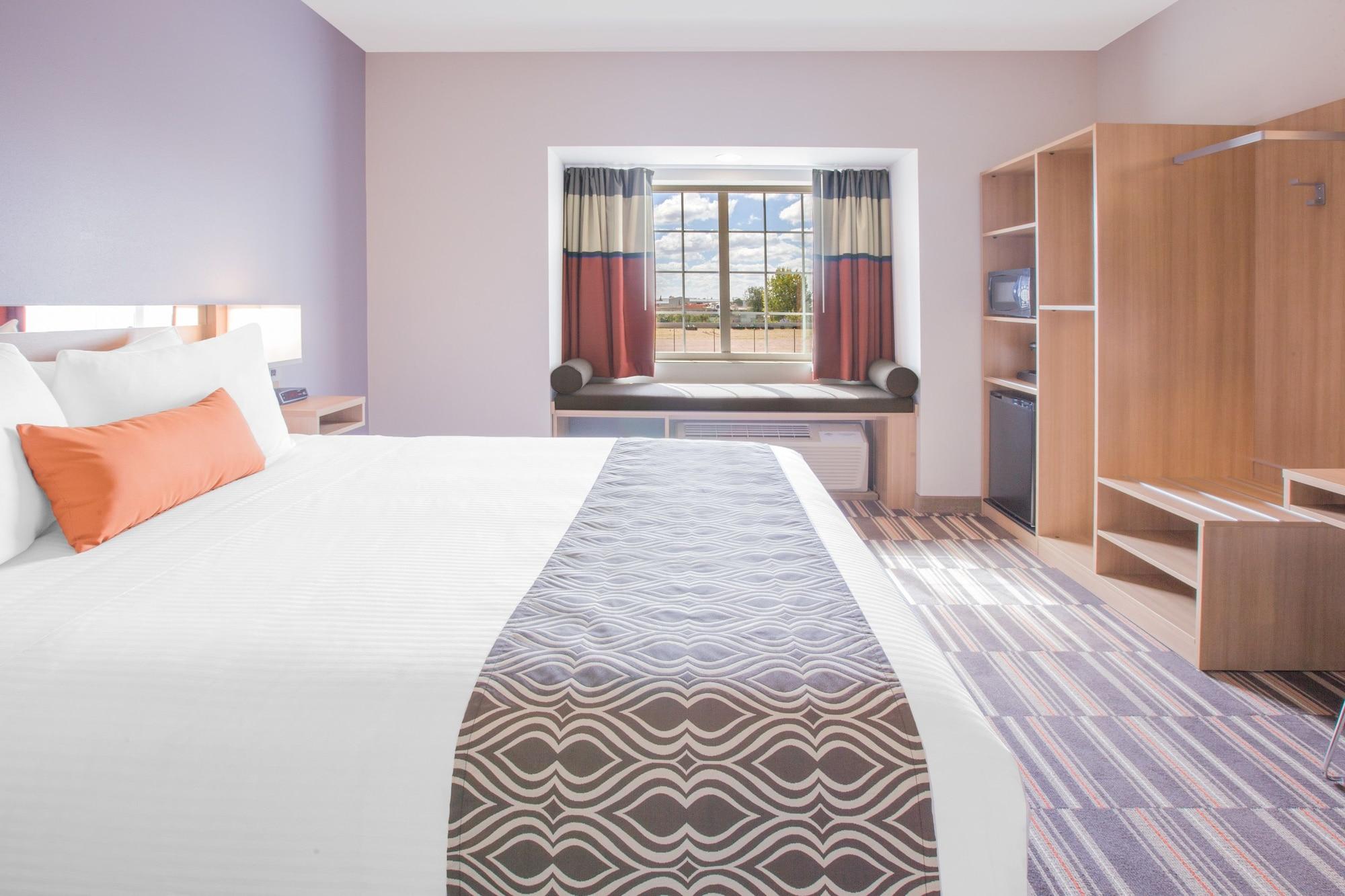 Microtel Inn & Suites By Wyndham Cuauhtemoc Campos Menonitas Eksteriør bilde