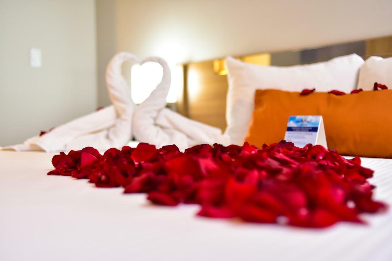 Microtel Inn & Suites By Wyndham Cuauhtemoc Campos Menonitas Eksteriør bilde